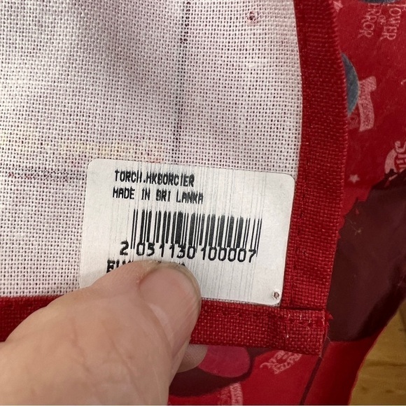 DISNEYLAND PARIS Souvenir Dish Towel.NWT.18”X 29”. Perfect for Disney Collector - Picture 6 of 7